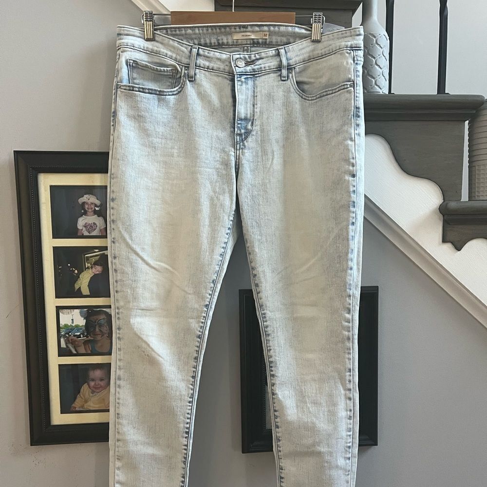 Levi’s 711 Skinny Washed Out Jeans sz 32 EUC